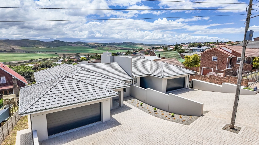 3 Bedroom Property for Sale in Fraaiuitsig Western Cape